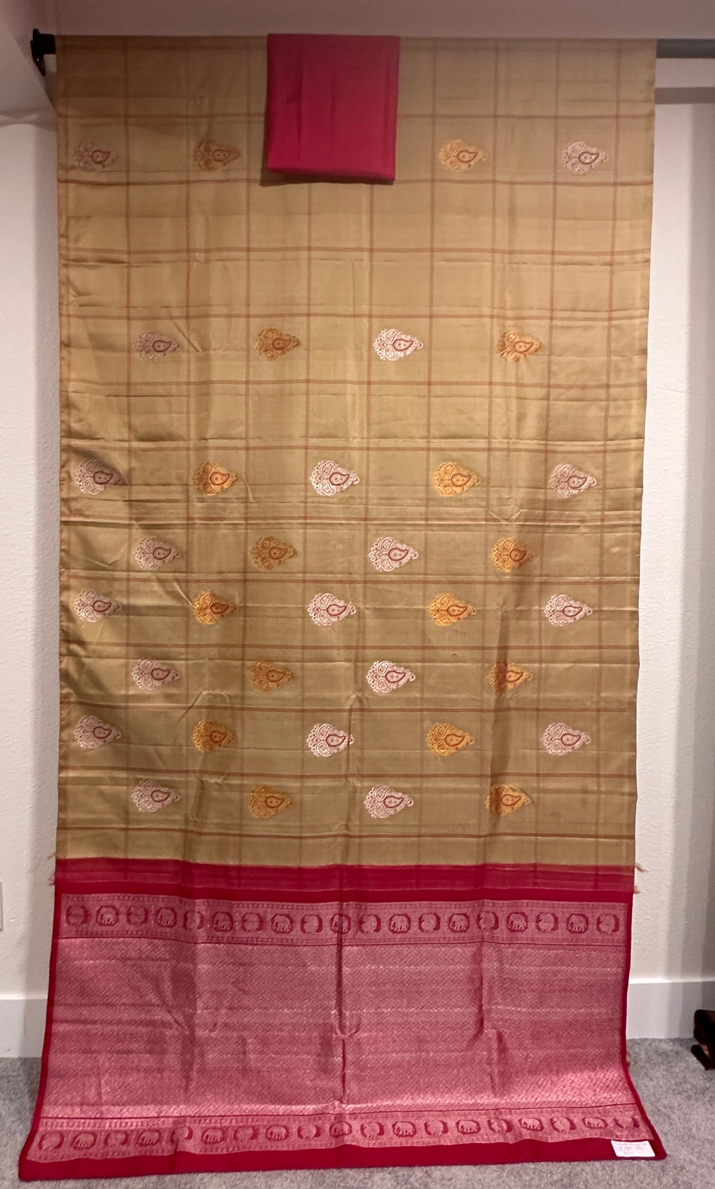 Kanji Silk Saree - Borderless - Beige with Rani Pink Aanchal