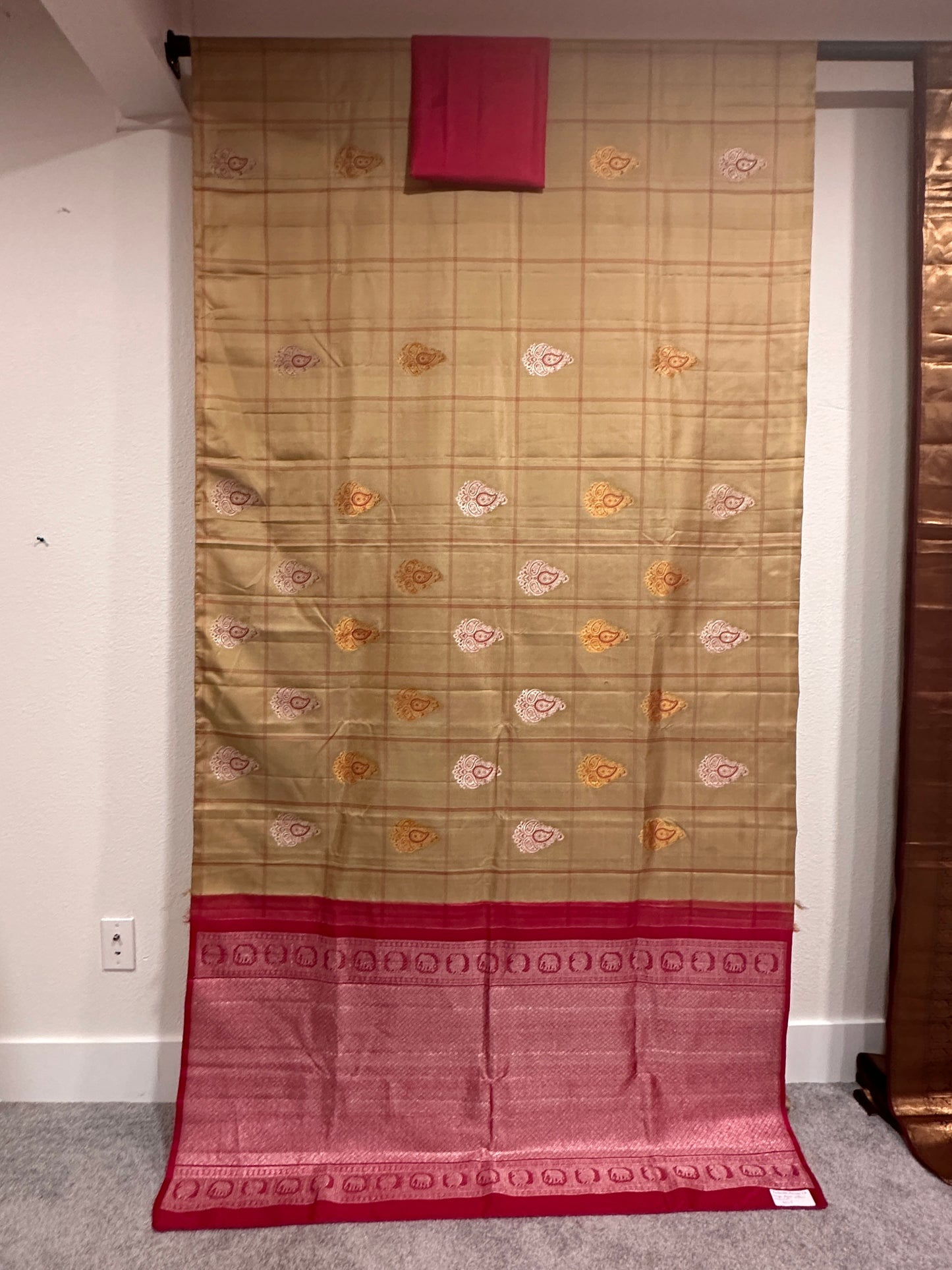 Kanji Silk Saree - Borderless - Beige with Rani Pink Aanchal