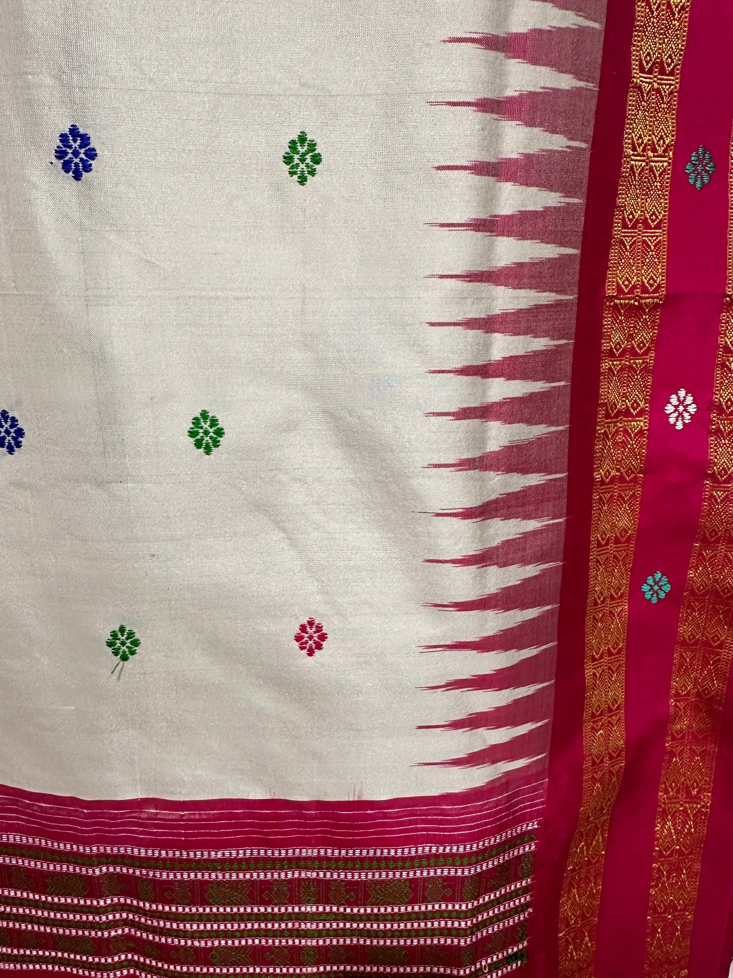 Dolabedi Saree - Red and White